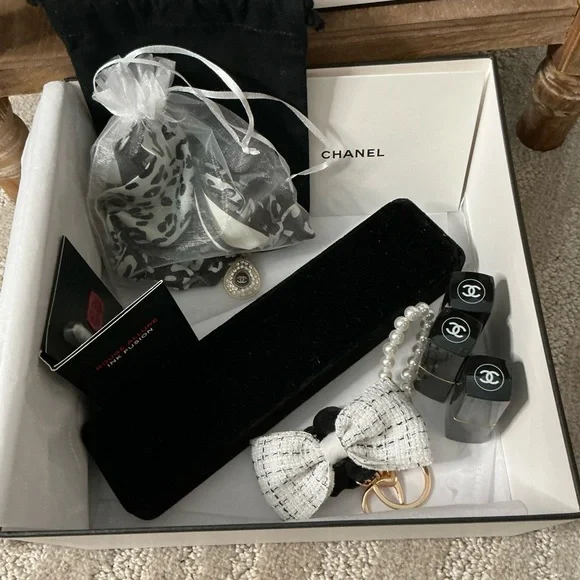 Chanel Black and White Beautiful Bundle - Picture 12 of 16